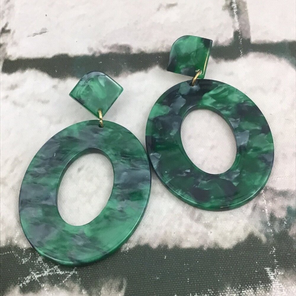 Vintage 80’s Womens Fashion Jewelry Emerald Color Plastic Oval Drop Earings
